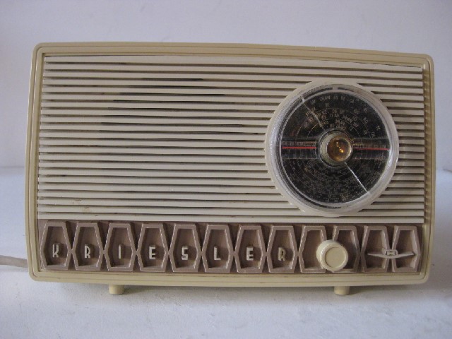 RADIO, 1950s Cream Kreisler